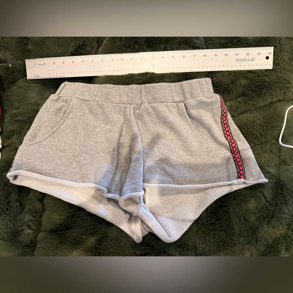 Natural Life Shorts - Picture 2 of 5